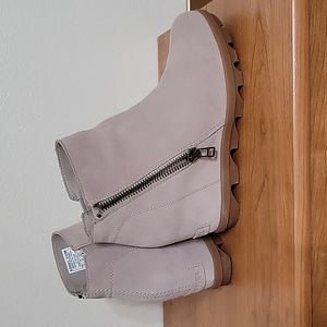Sorel wedge shoes